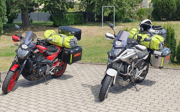 beladen mit Urlaubsgepäck