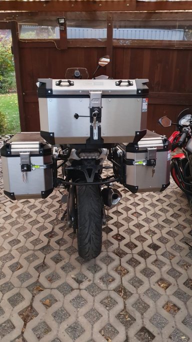 mit neuem Kofferset und Topcase